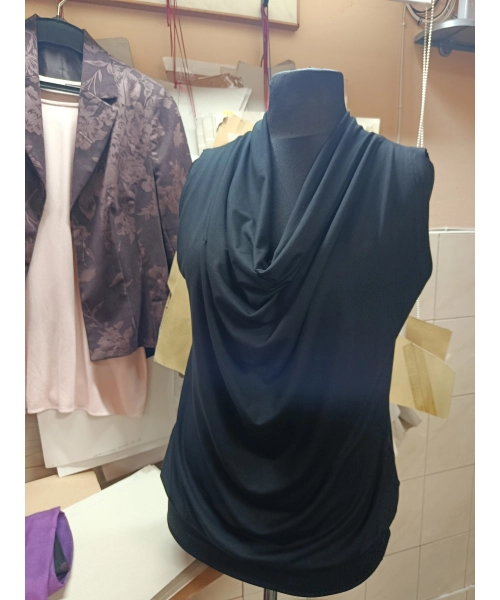 Tunika Alma - czarna z lejącym dekoltem typu woda